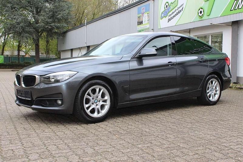 Gebraucht BMW 318 143 PS (105 kW) 2014 Mineralgrau metallic Limousine
