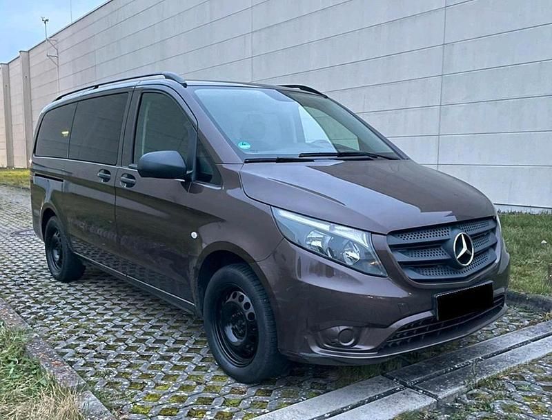 Braun Gebraucht 2015 Mercedes Vito Van | 19.999 € - Bild 1/4