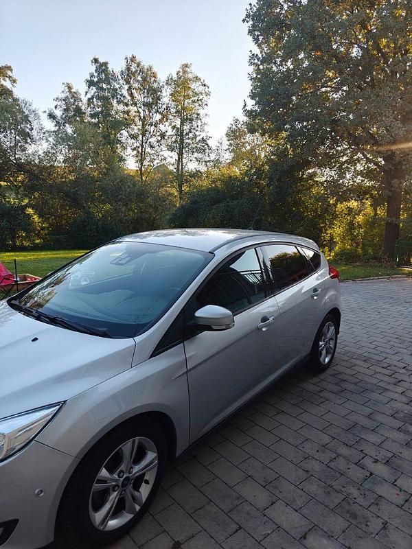 Gebraucht Ford Focus Trend 120 PS (88 kW) 2016 Silber Limousine