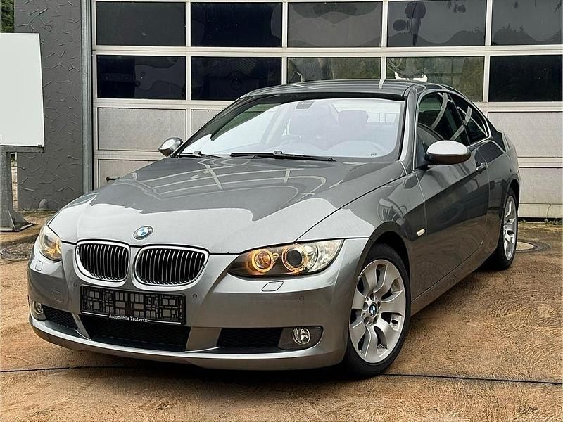Grau Gebraucht 2009 BMW 330 M Sport Coupé | 14.990 € (Fairer Preis) - Bild 1/4