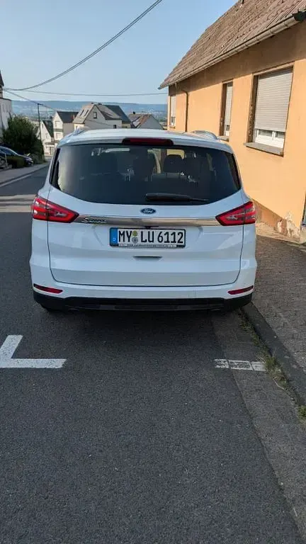 Gebraucht Ford S-MAX Titanium 160 PS (117 kW) 2018 Weiß Van / Kleinbus