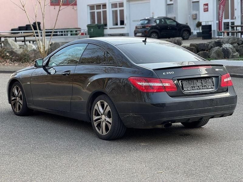 Gebraucht Mercedes E250 204 PS (150 kW) 2010 Schwarz Coupé