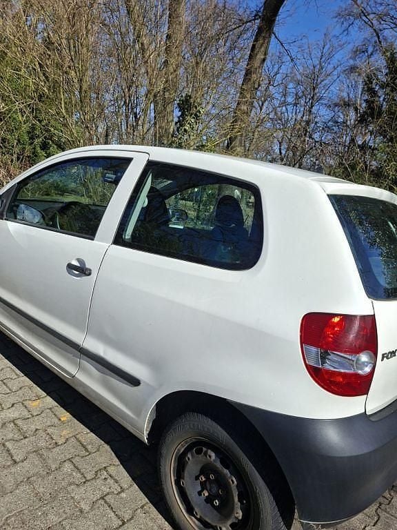Gebraucht VW Fox 54 PS (39 kW) 2008 Weiß Kleinwagen