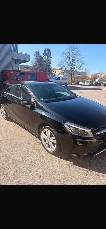 Gebraucht Mercedes A160 102 PS (75 kW) 2016 Schwarz Limousine