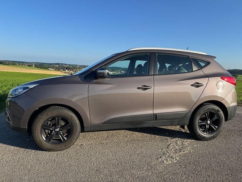 Braun Gebraucht 2015 Hyundai ix35 Edition SUV | 11.100 € (Guter Preis) - Bild 1/4
