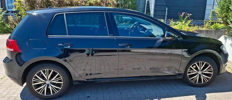 Schwarz Gebraucht 2017 VW Golf VII Allstar Limousine | 13.000 € (Fairer Preis) - Bild 1/4