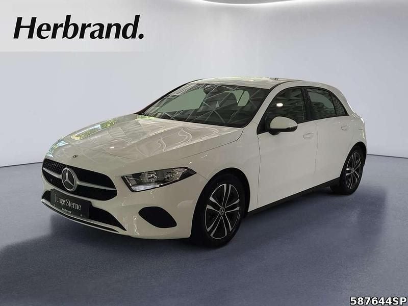 Unilack polarweiß Gebraucht 2022 Mercedes A180 Limousine | 25.490 € (Guter Preis) - Bild 1/4