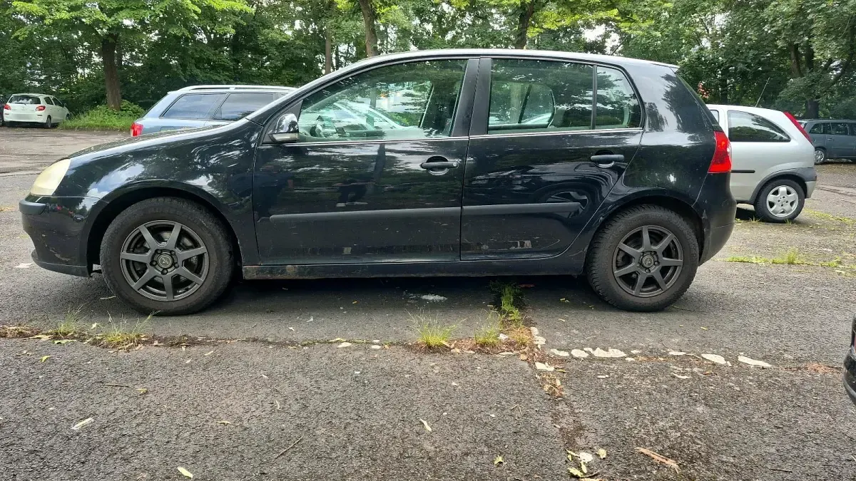 Gebraucht VW Golf V 75 PS (55 kW) 2005 Schwarz Kleinwagen