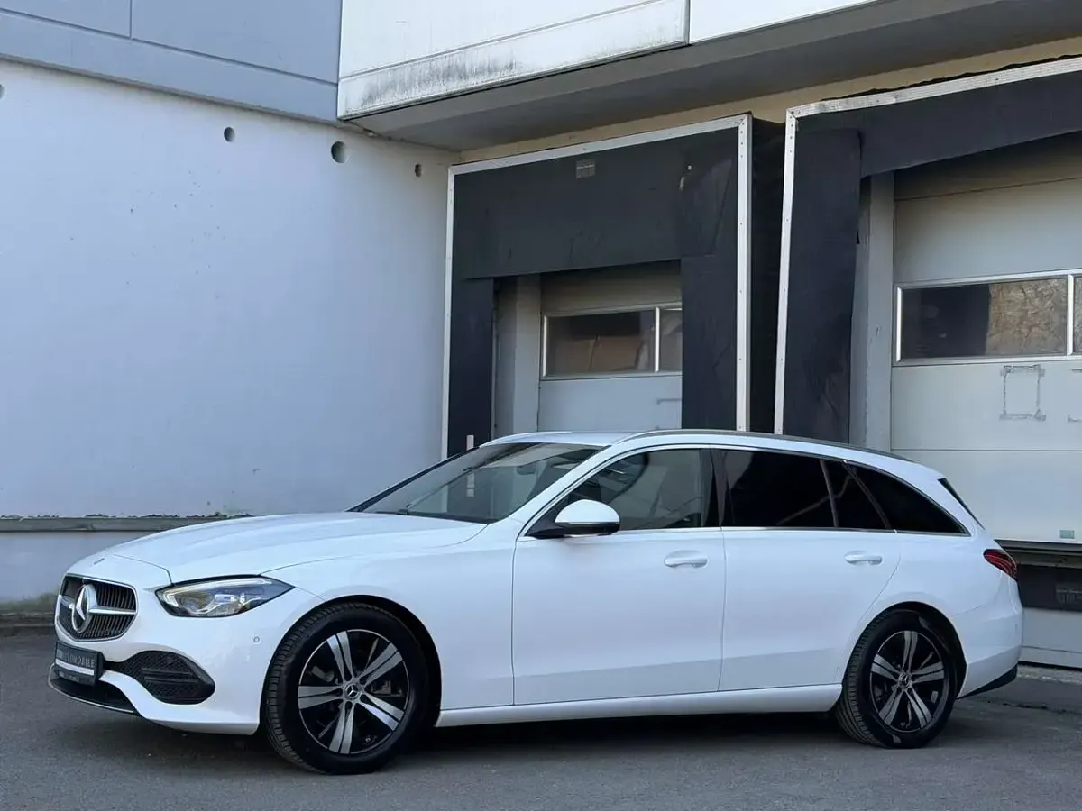 Gebraucht Mercedes C220 Avantgarde 197 PS (144 kW) 2024 Opalithweiã Kombi