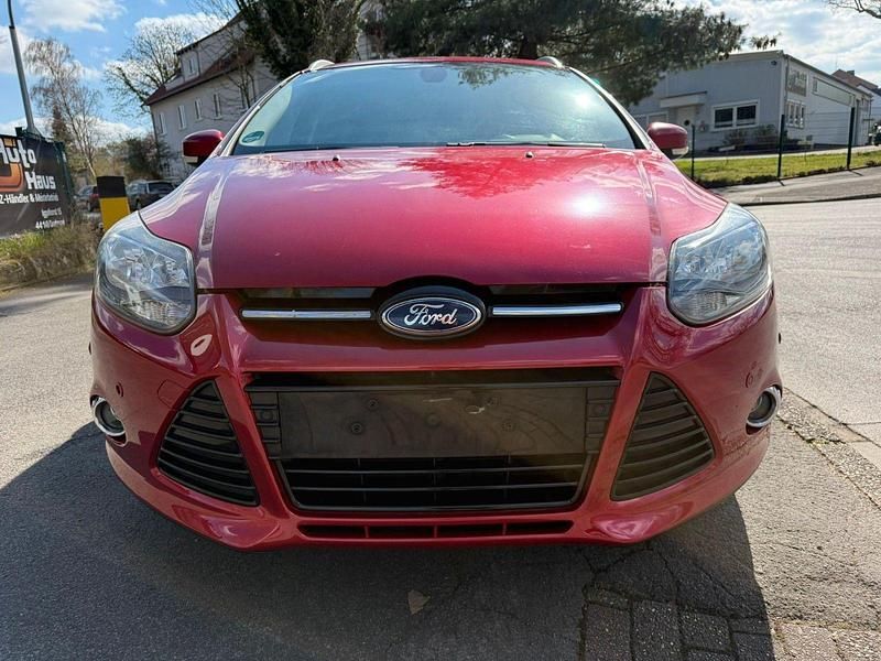 Gebraucht Ford Focus Titanium 163 PS (119 kW) 2013 Rot Kombi