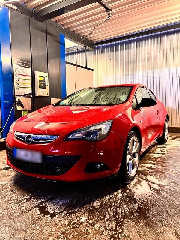 Gebraucht Opel Astra GTC 140 PS (102 kW) 2013 Rot Coupé