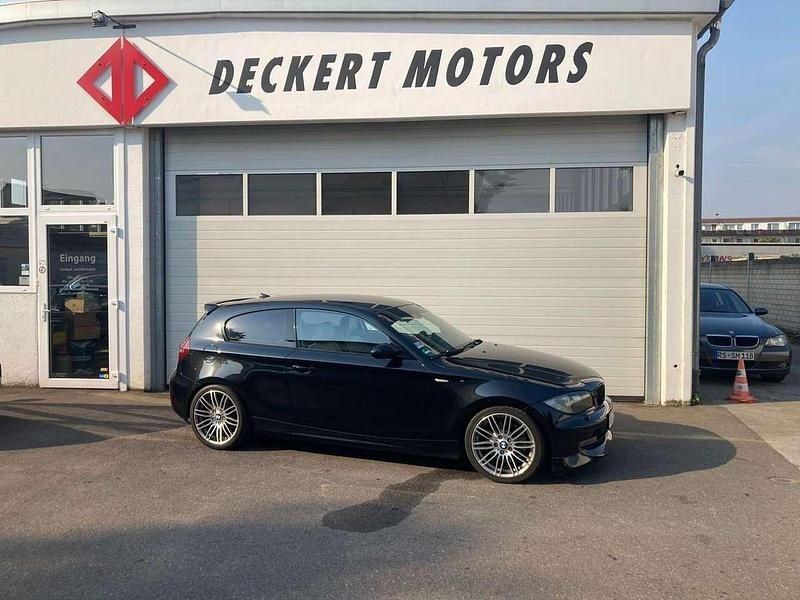 Black sapphire metallic Gebraucht 2008 BMW 130 Performance Kleinwagen | 11.800 € (Fairer Preis) - Bild 1/4