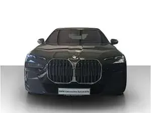 Gebraucht BMW 740 299 PS (219 kW) 2025 Grau Limousine