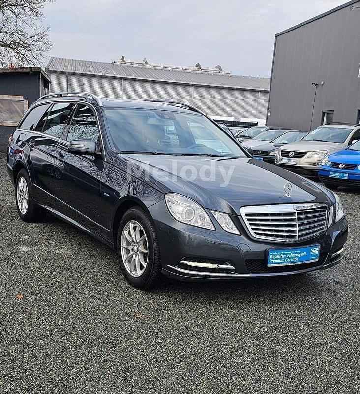 Grau Gebraucht 2011 Mercedes E220 Elegance Kombi | 12.200 € (Etwas zu teuer) - Bild 1/4
