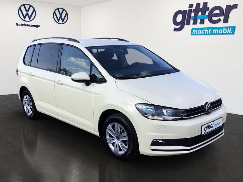 Neu VW Touran Edition 150 PS (110 kW) 2026 Hellelfenbein Van / Kleinbus