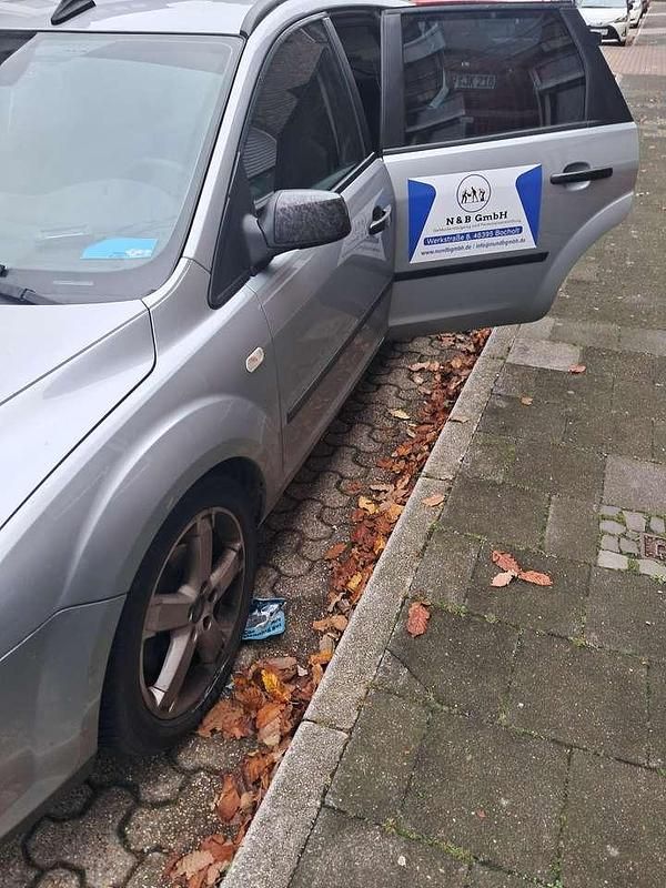 Gebraucht Ford Focus Ambiente 101 PS (74 kW) 2005 Grau Kombi