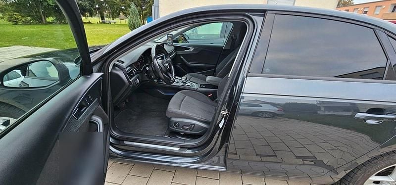 Grau Gebraucht 2016 Audi A4 Ambiente Limousine | 17.000 € (Fairer Preis) - Bild 1/4