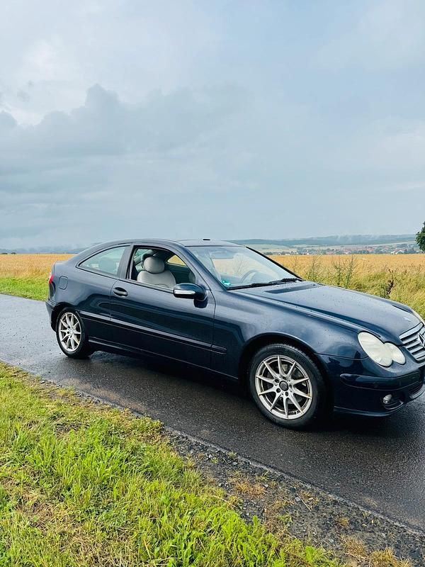 Blau Gebraucht 2004 Mercedes C200 Coupé | 2.550 € (Fairer Preis) - Bild 1/4
