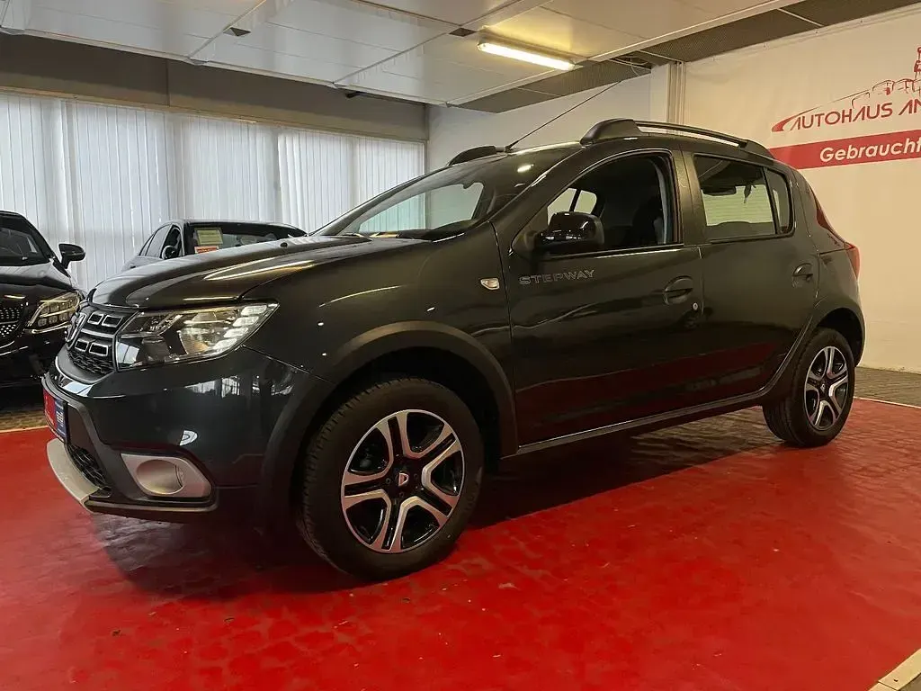 Gebraucht Dacia Sandero Celebration 90 PS (66 kW) 2020 Grau "comete" SUV