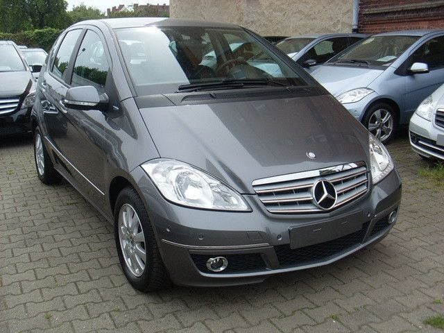 Grau Gebraucht 2012 Mercedes A160 Avantgarde Limousine | 7.990 € (Guter Preis) - Bild 1/4