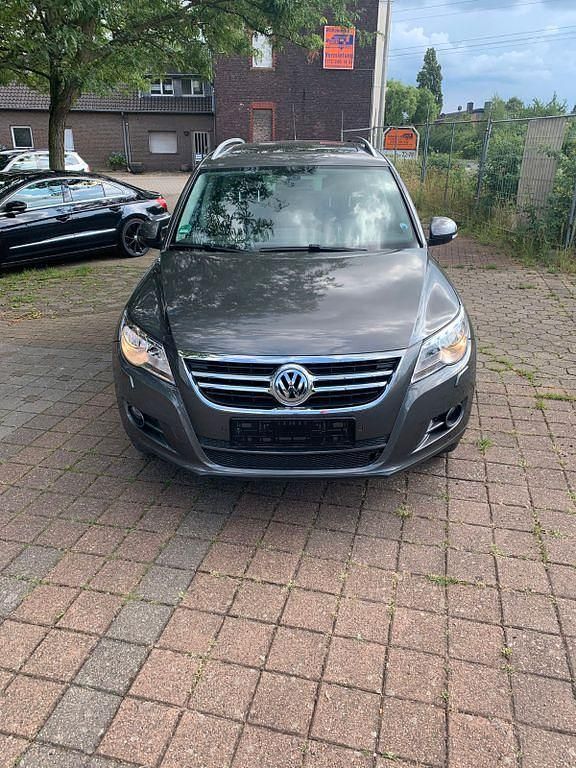 Grau Gebraucht 2011 VW Tiguan Team SUV | 6.999 € (Superpreis) - Bild 1/4