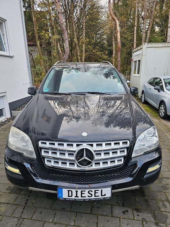 Schwarz Gebraucht 2011 Mercedes ML350 SUV | 7.290 € (Teuer) - Bild 1/4
