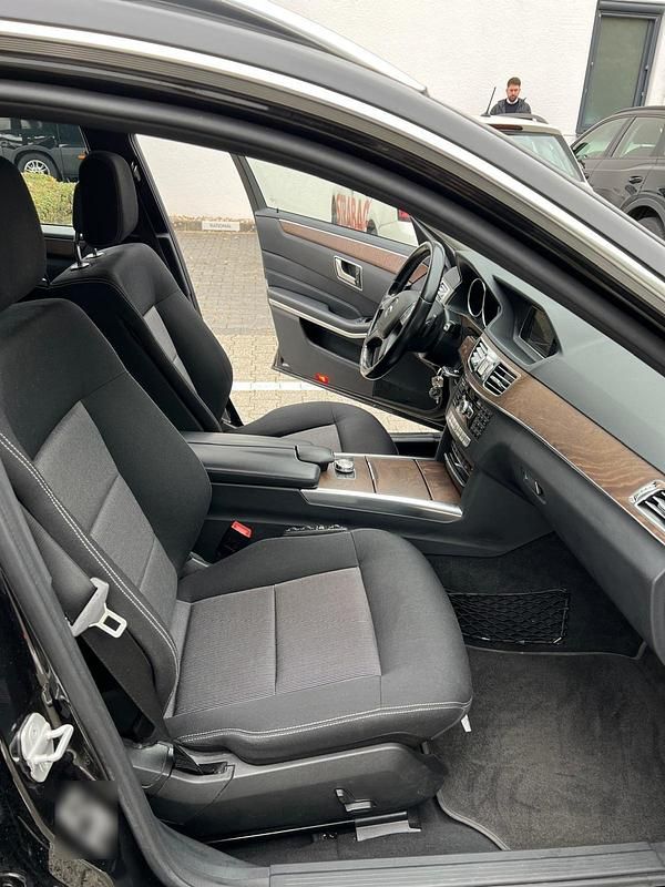 Gebraucht Mercedes E250 Elegance 204 PS (150 kW) 2013 Schwarz Kombi