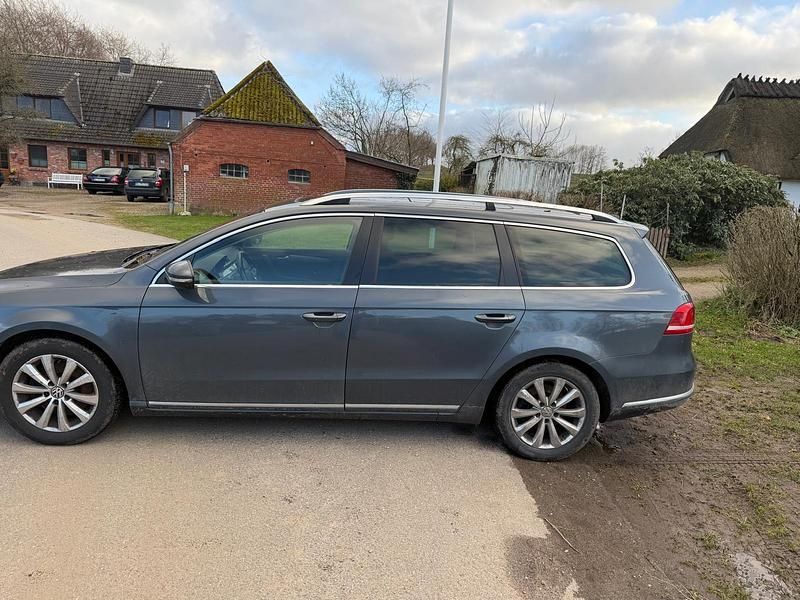 Gebraucht VW Passat 140 PS (102 kW) 2012 Grau Kombi