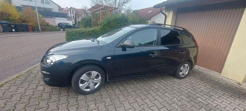 Schwarz Gebraucht 2010 Hyundai i30 Edition+ Kombi | 4.390 € (Fairer Preis) - Bild 1/4