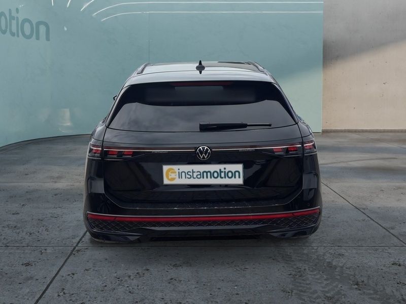 Gebraucht VW Passat R-line 150 PS (110 kW) 2024 Schwarz Kombi