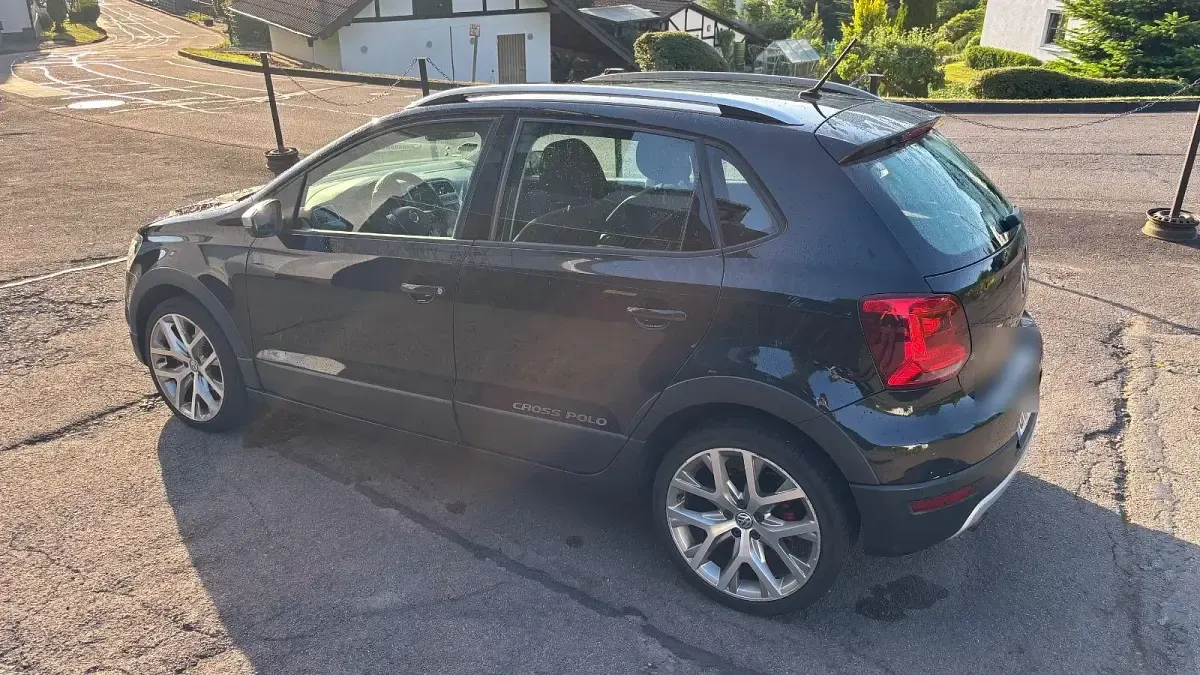 Gebraucht VW Polo Cross 90 PS (66 kW) 2017 Schwarz Kleinwagen
