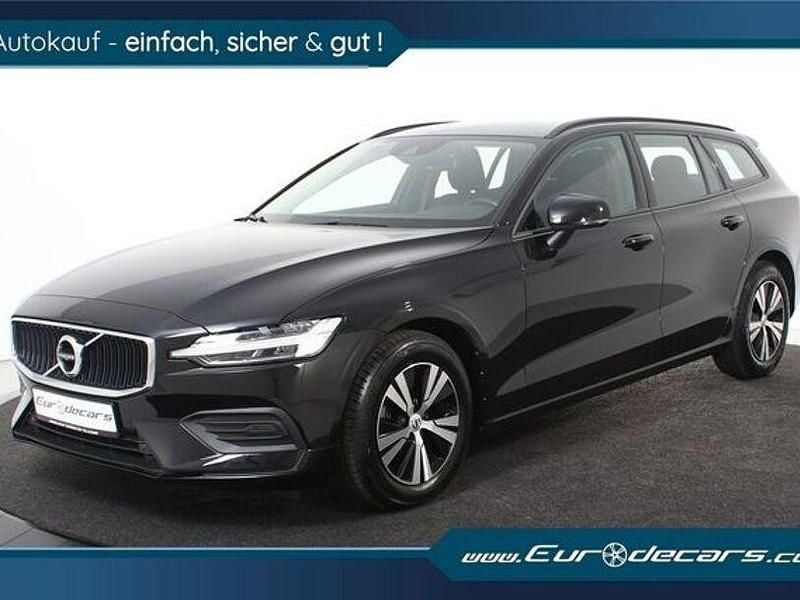 Schwarz Gebraucht 2020 Volvo V60 Momentum Kombi | 24.500 € (Superpreis) - Bild 1/4