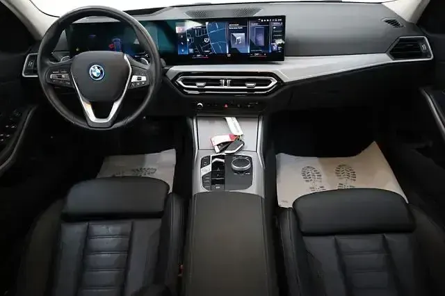 Gebraucht BMW 330e Sport Line 292 PS (214 kW) 2022 Grau Kombi