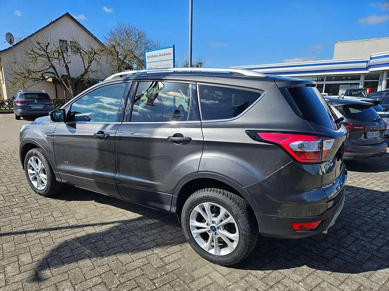 Gebraucht Ford Kuga Titanium 179 PS (131 kW) 2017 Magneticgrau (metallic) SUV