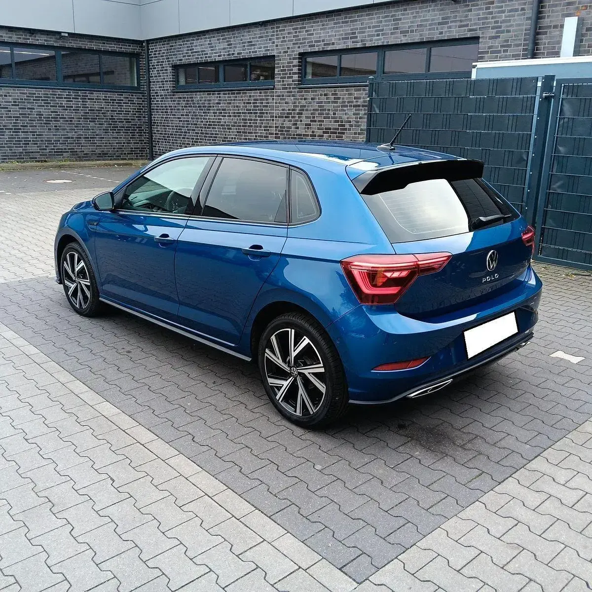 Gebraucht VW Polo R-line 110 PS (80 kW) 2024 Blau Kleinwagen