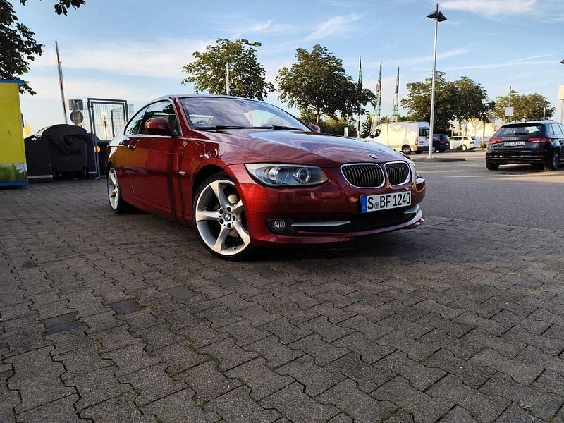 Rot Gebraucht 2011 BMW 325 Coupé | 13.900 € (Guter Preis) - Bild 1/4