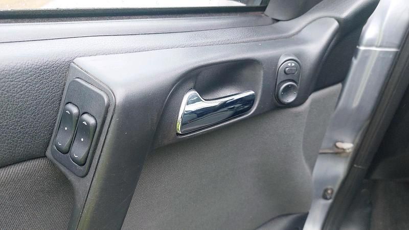 Gebraucht Opel Astra Njoy 103 PS (75 kW) 2004 Grau Limousine