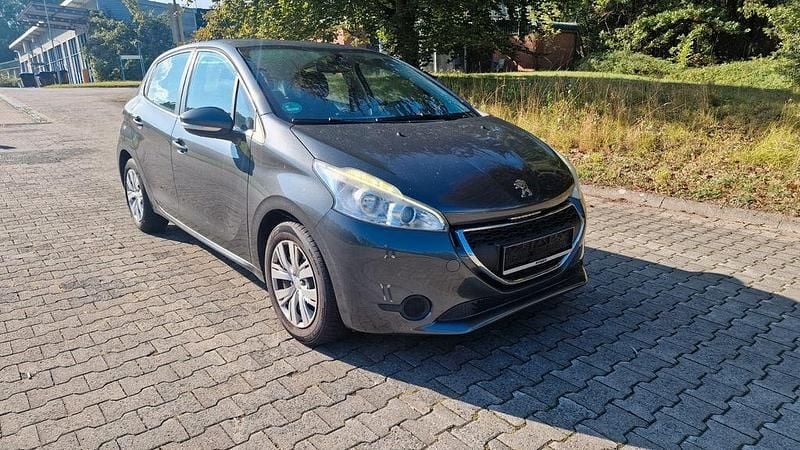 Grau Gebraucht 2015 Peugeot 208 Active Kleinwagen | 4.900 € (Guter Preis) - Bild 1/4