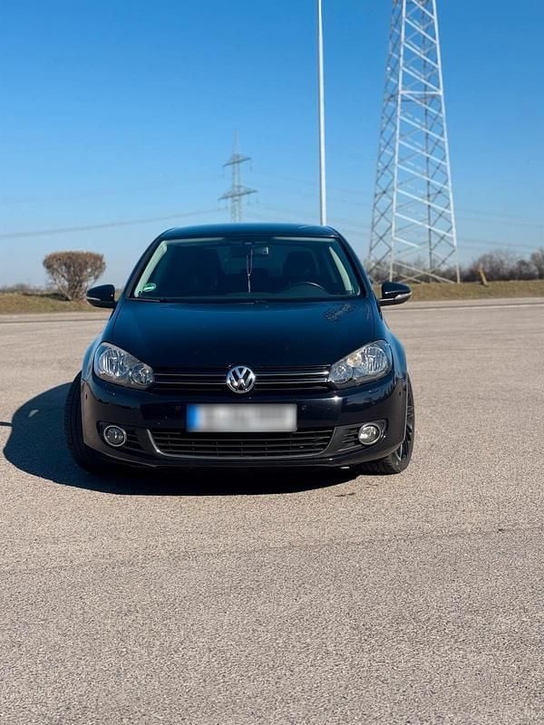 Gebraucht VW Golf VI 105 PS (77 kW) 2011 Schwarz Kleinwagen
