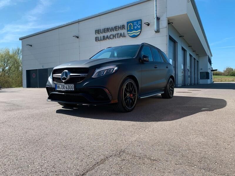 Grau Gebraucht 2016 Mercedes GLE63 AMG AMG SUV | 41.500 € (Guter Preis) - Bild 1/4