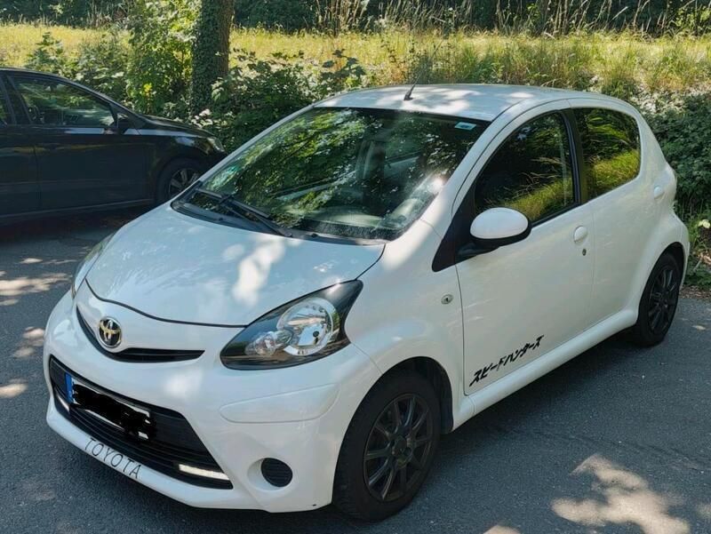 Weiß Gebraucht 2013 Toyota Aygo Kleinwagen | 3.500 € (Guter Preis) - Bild 1/4
