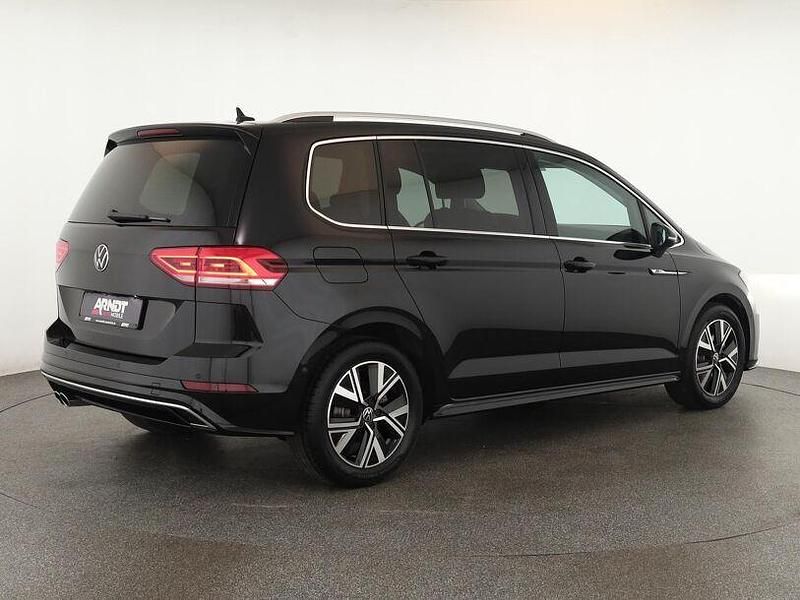 Gebraucht VW Touran Highline 150 PS (110 kW) 2025 Deep black perleffekt Van / Kleinbus