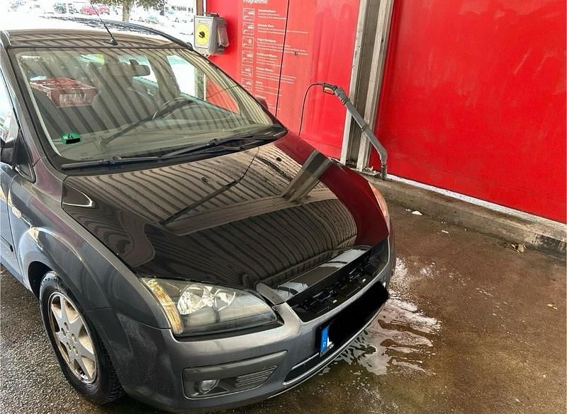 Grau Gebraucht 2005 Ford Focus Kombi | 300 € (Superpreis) - Bild 1/4