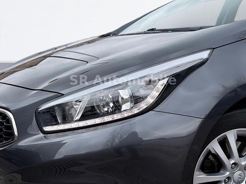 Gebraucht Kia Ceed 99 PS (72 kW) 2015 Schwarz Kleinwagen