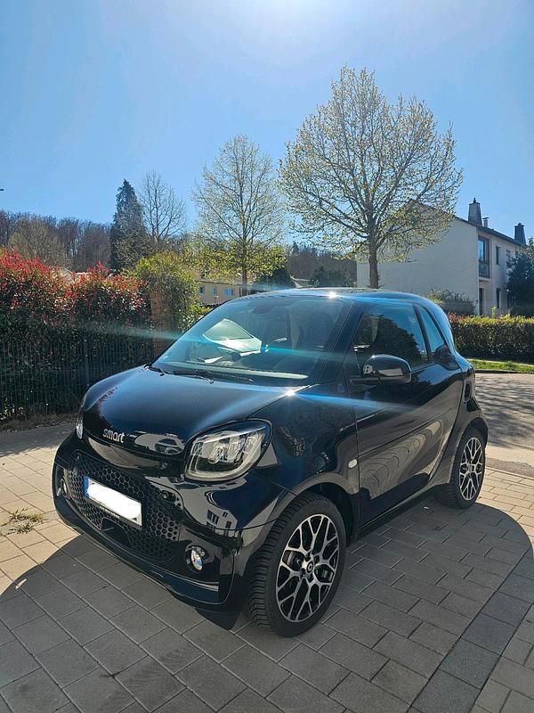 Schwarz Gebraucht 2021 Smart ForTwo Electric Drive Kleinwagen | 12.500 € (Teuer) - Bild 1/4