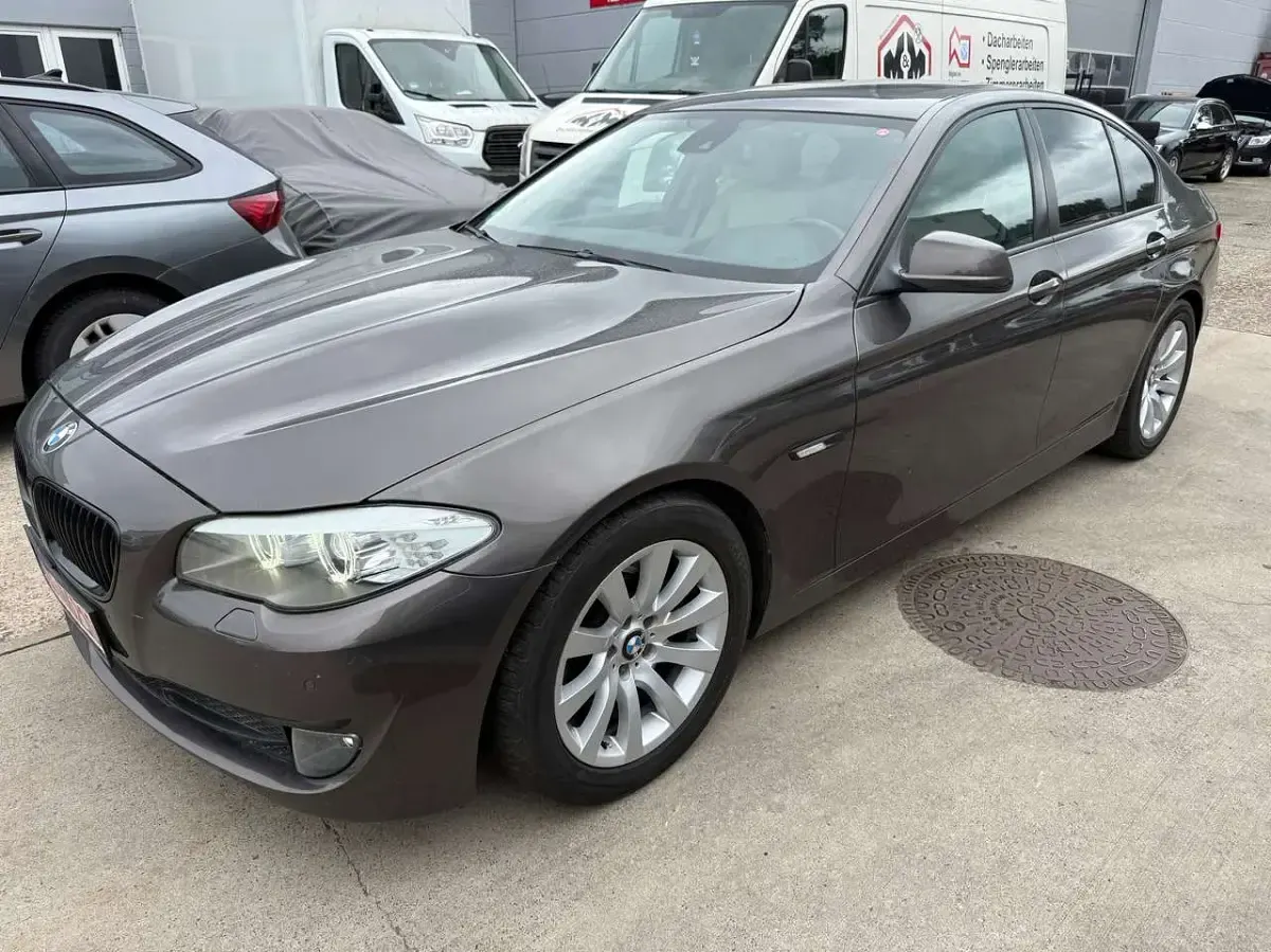 Gebraucht BMW 523 204 PS (150 kW) 2011 Havanna metallic Limousine