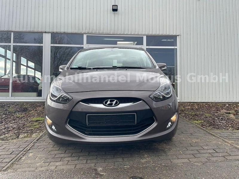 Gebraucht Hyundai ix20 Edition 90 PS (66 kW) 2013 Braun Kleinwagen