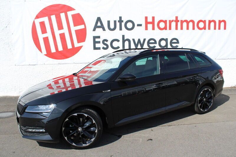 Schwarzmagic (metallic) Gebraucht 2023 Skoda Superb SportLine Kombi | 36.740 € (Superpreis) - Bild 1/4