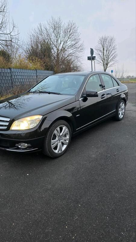 Schwarz Gebraucht 2010 Mercedes C250 Limousine | 7.400 € (Guter Preis) - Bild 1/4