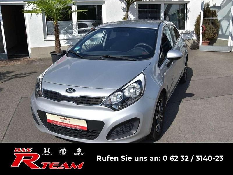 Silber metallic Gebraucht 2014 Kia Rio Edition 7 Kleinwagen | 5.995 € (Fairer Preis) - Bild 1/4